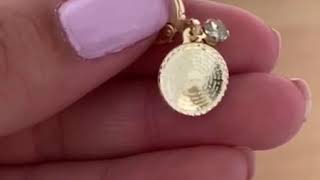 Brinco argolinha com pai nosso e 1 zirconia folheada a ouro 18k