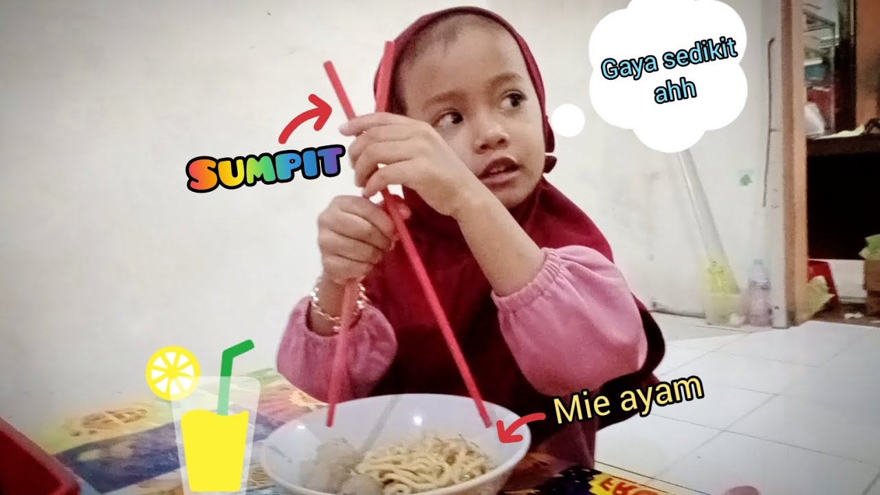 Bocil Banyak Gaya 😅 Makan Pakai Sumpit Emang Bisa 🥢🍜 Yang Penting Usaha ...