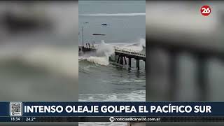 INTENSO OLEAJE GOLPEA EL PACÍFICO SUR