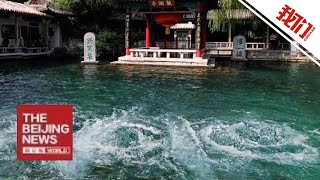 “天下第一泉”济南趵突泉地下水位今年首次突破30米 游客打卡“趵突腾空”盛景