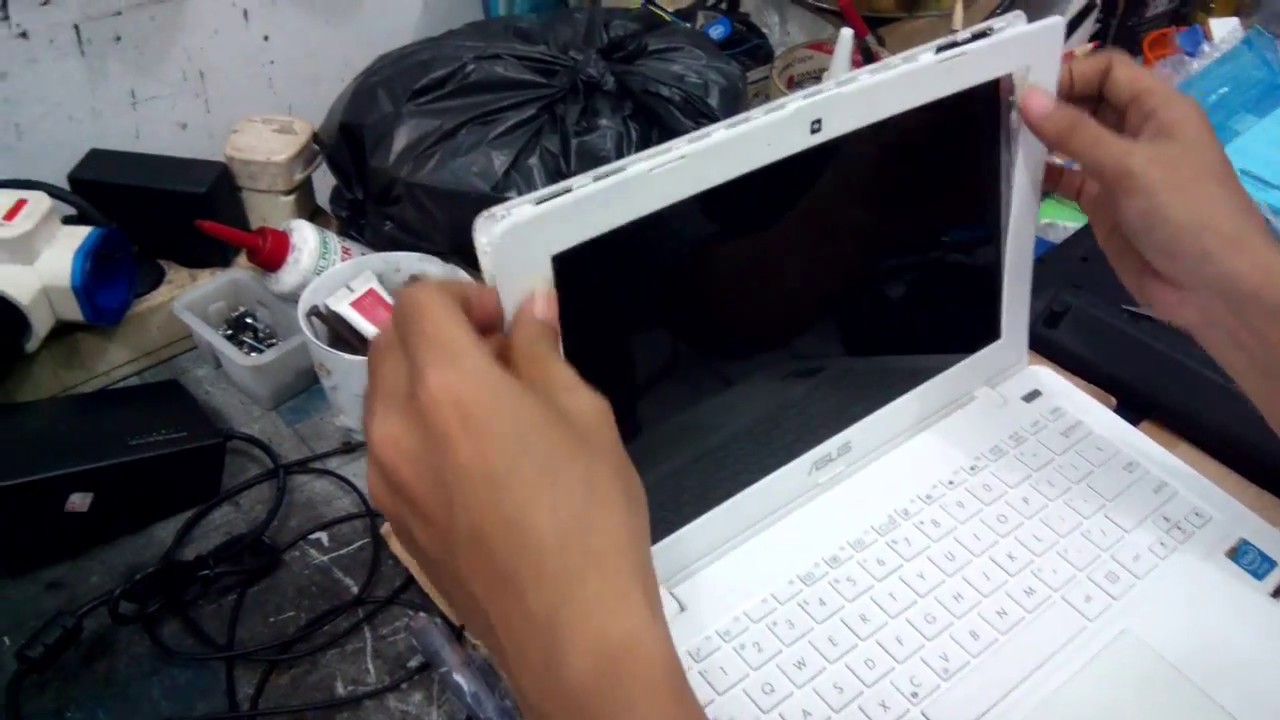 Cara Membuka Layar LCD Notebook Asus X200CA, X200MA - YouTube