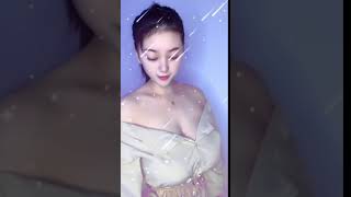 深深的巨乳乳沟 惹人爱的琳儿🌔 【TikTok 虎牙 快手 抖音】