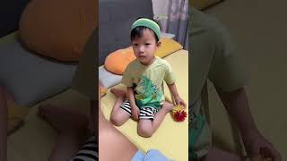 爸爸太厉害了，睡着了还能弹吉他！#funny #搞笑 #baby