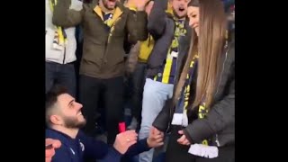 Fenerbahçe Tribününde Evlenme Teklifi ! ❤