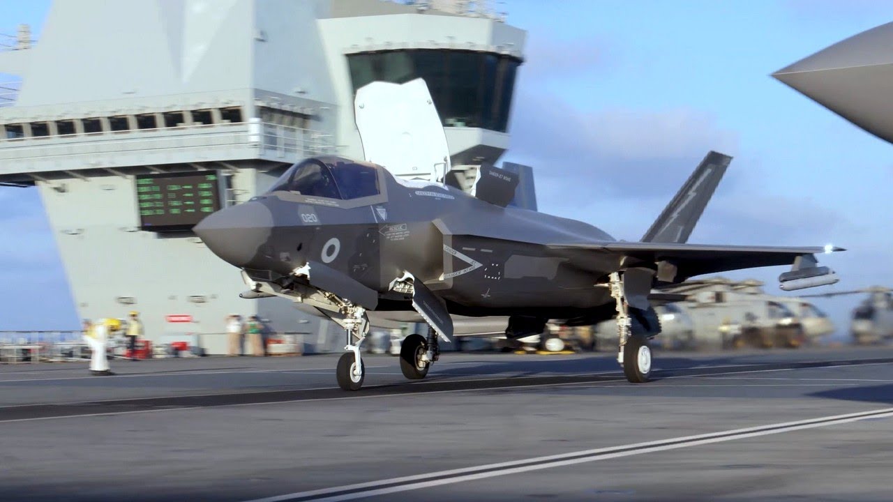 F-35Bs Launch From HMS Queen Elizabeth - YouTube