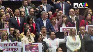 Algunos diputados se envolvieron en la bandera nacional para celebrar que la presidenta Sheinbaum