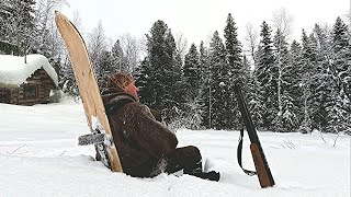 Живу в таёжной избе. Добыл глухаря.