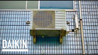 【 DAIKIN】ダイキン製の古い室外機  DAIKIN old outdoor unit