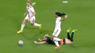 Arsenal Women Falling for 30 seconds straight against Lyon