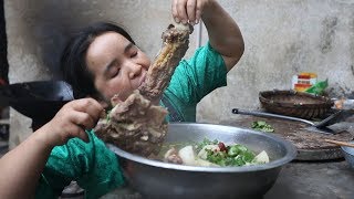 Sister Miao's big bones are stewed and it tastes so delicious