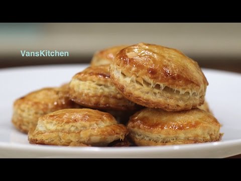Pâté chaud, Vietnamese savory meat pie (Bánh pa tê sô) Pâté chaud, Vietnamese savory meat pie (Bánh pa tê sô)