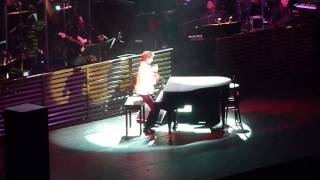 Barry Manilow 05 Mandy + Could It Be Magic? + Copacobana (The O2 Arena London 26/05/2014)