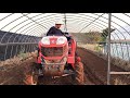 間口4.5メートルの小さいハウス内のトラクターでの耕し作業（耕運） how to plow your little greenhouse with a kubota tractor