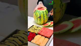 The skill of cutting fresh fruit is extremely eye-catching and most satisfying to viewers #110