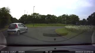 Roundabout queue jumper