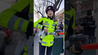 北京最美交警陳穎警官! #短褲 #正能量 #為人民服務 #警察