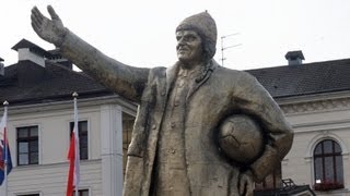 Pomnik Donalda Tuska w Bydgoszczy! Był wcześniej na manifestacji NSZZ Solidarność w Warszawie.