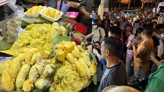 Sợ hãi cảnh khách chen lấn giật số để mua gói xôi sầu riêng nguyên múi chỉ 50k