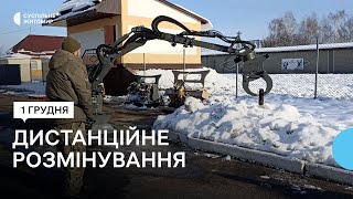 Поліцейські вибухотехніки Житомира вчилися дистанційному розмінуванню за допомогою спецмашини