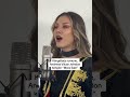 andreea vilcan këngëtarja romune këndon këngën për heroin ton legjendar adem jashari 🇽🇰🇦🇱mora fjal