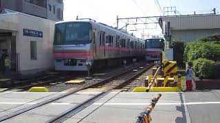 名鉄小牧線 田県神社前駅 300系発着シーン （デジカメ）※手振れひどい