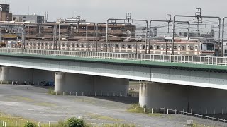 多摩川を渡る東京メトロ7000系