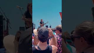 Brandi Carlile sings “Landslide” IMPROMPTU on the beach, Mothership Weekend 2023 Fleetwood Mac cover