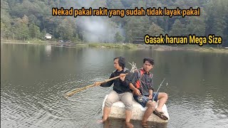 Menggasak Ikan Gabus Dari Atas Rakit || Casting Haruan Mega Size