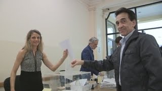 Españoles residentes en Argentina votan para las elecciones generales del domingo
