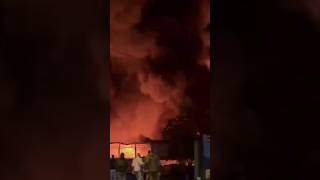 Мощный пожар в Одессе после прилета по складским помещениям #зеленский  #украина #россия #путин