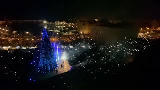 Bari, festa in piazza Ferrarese per l’accensione dell’albero. Decaro: «Siamo una grande famiglia»