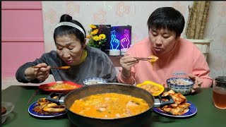 ☆부대찌개에 라면사리들어가면 말다했다~ 국물까지 진국이네~ 바로 이맛이지~!!