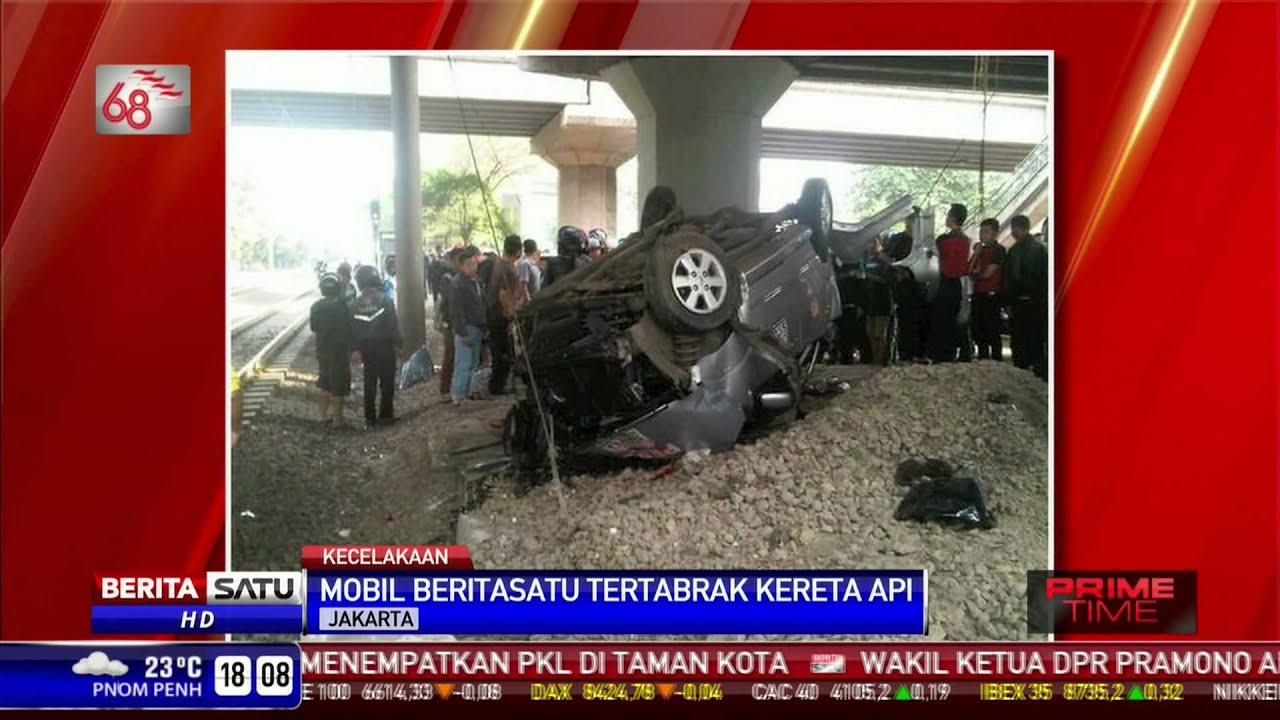 Mobil Berita Satu Tertabrak Kereta Api Youtube
