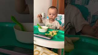 BABY RASUL EATS A PEAR🍐 #subscribe#like#baby #shorts #kids#pear#fruit#eating#usa #america#mom#dad