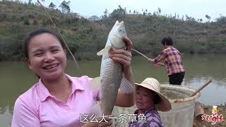 村里的嬸娘釣了一下午都是小魚，巧婦9妹一出手就是大魚，服了！ 【巧婦9妹】