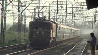 12143 Lokmanya Tilak Terminus Sultanpur Superfast Express behind Offlink 3900Hp BSL WAG-5 Locomotive