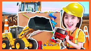 다니 미끄럼틀을 만들어 미니 중장비 자동차를 구해줘요! Excavator Kids Ride on Car Toy Video for kids [다니유치원]