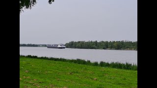 Schepen varen langs Puttershoek 3