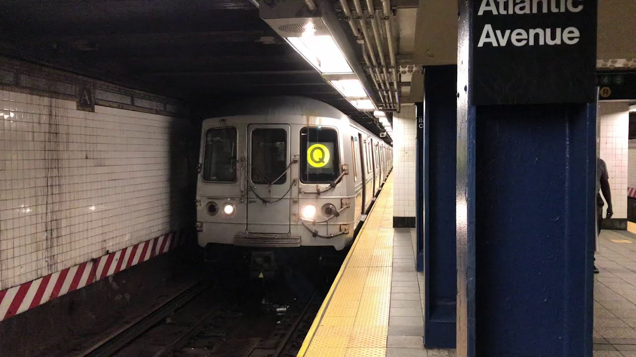 MTA New York City Subway R68A B & R46 Q Trains @ Atlantic Avenue ...