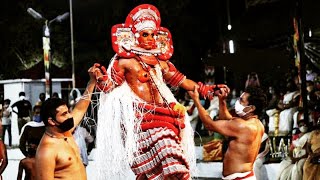 ഭഗവതി തിറ ചാട്ടം കണ്ടോ🔥 Extreme Jumping by Bhagavathi Theyyam @കാഞ്ഞൂറി ശ്രീ ഭഗവതി ക്ഷേത്രം #Shorts