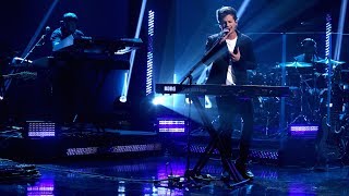 Charlie Puth Sings 'Attention'