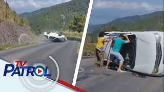 Pickup truck bumaligtad habang binabaybay ang highway sa Mountain Province | TV Patrol