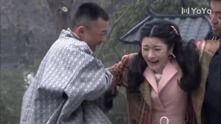 漢奸當眾欺負美女，誰料突然殺出兩個保鏢，壹招解決漢奸⚔️#战争 #战争神剧 #抗日 #抗日戰爭電視劇 #中国电视剧 #我的兄弟叫顺溜 #功夫 #kungfu