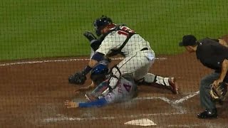 NYM@ATL: Flores exits game after home-plate collision