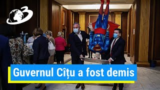 Aplauze în Parlament la anunțul că Guvernul a picat. Nu a existat niciun vot împotrivă