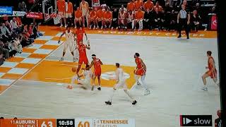 Tennessee's Jonas Aidoo Makes Incredible Heart \u0026 Hustle Play With Perfect Bounce Pass Sitting Down!