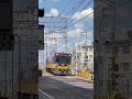 騒がしい京阪電鉄の光善寺駅 京阪電車