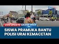 Siswa Pramuka SMA SMK Sukoharjo Bantu Polisi Urai Kemacetan di Bundaran Kartasura Mudik Lebaran 2024