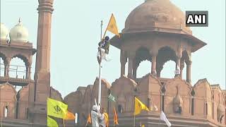 ਦਿੱਲੀ ਦੇ ਲਾਲ ਕਿਲੇ ਤੇ  ਲਹਿਰਾਇਆ ਕੇਸਰੀ ਝੰਡਾ Flag on Delhi red Fort  | INFO Punjab