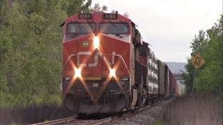 Two Gevos Lead a Decent Size Train 507 into Amherst, NS